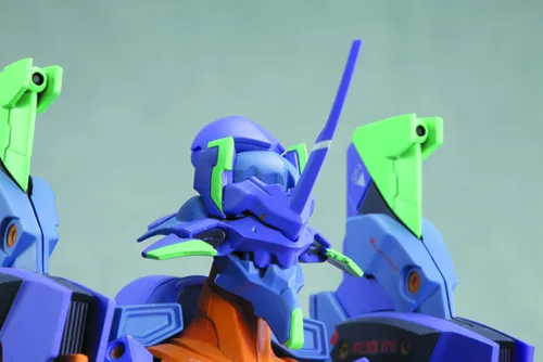 スーパーエヴァンゲリオンの頭部を正面から捉えた公式立体物画像